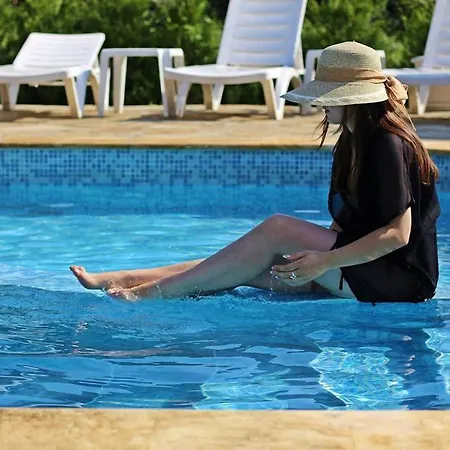 Семеен Комплекс Крисбо Hotel *