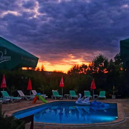 Семеен Комплекс Крисбо * Donkovtsi