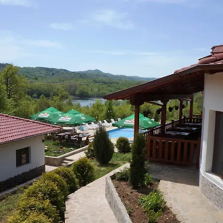 Семеен Комплекс Крисбо Hotel Donkovtsi