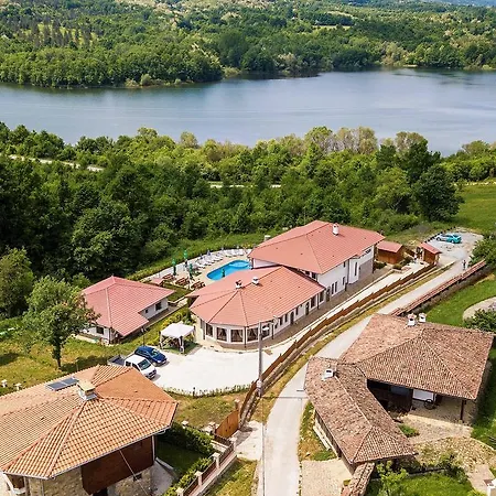 Семеен Комплекс Крисбо Hotel Donkovtsi