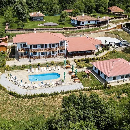 Семеен Комплекс Крисбо Hotel Donkovtsi