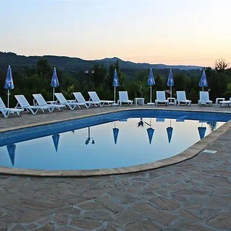 Семеен Комплекс Крисбо *