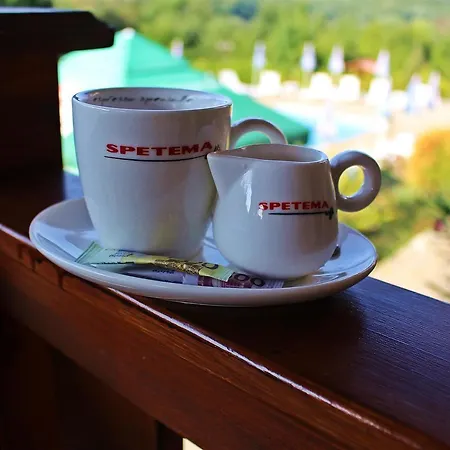 Hotel Семеен Комплекс Крисбо