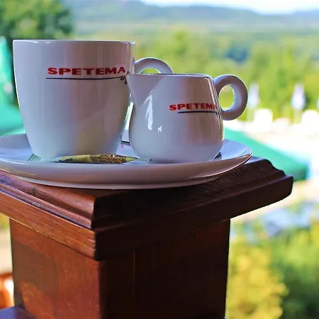 Семеен Комплекс Крисбо