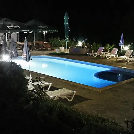 Семеен Комплекс Крисбо Hotel *