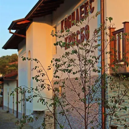 Семеен Комплекс Крисбо Hotel